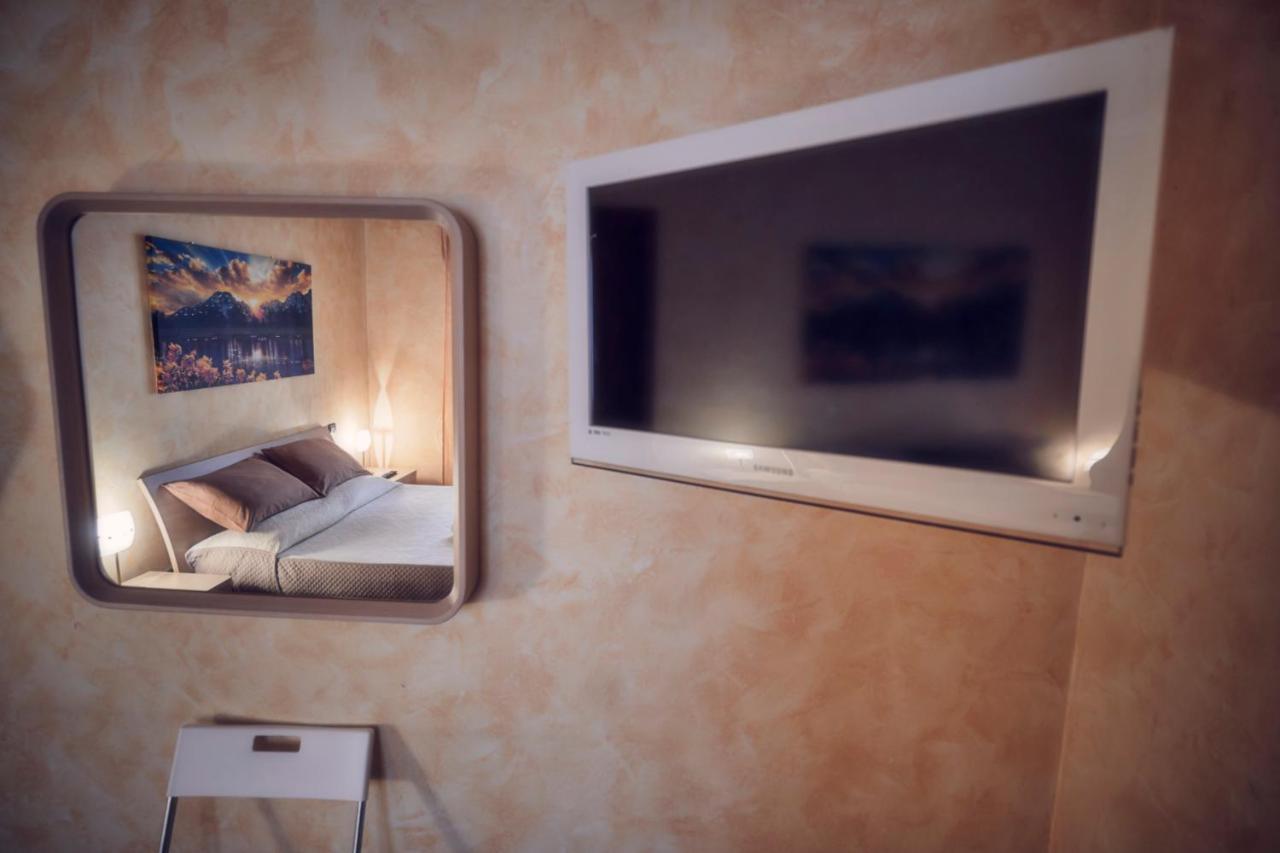 Travelershome Ciampino Suite Экстерьер фото