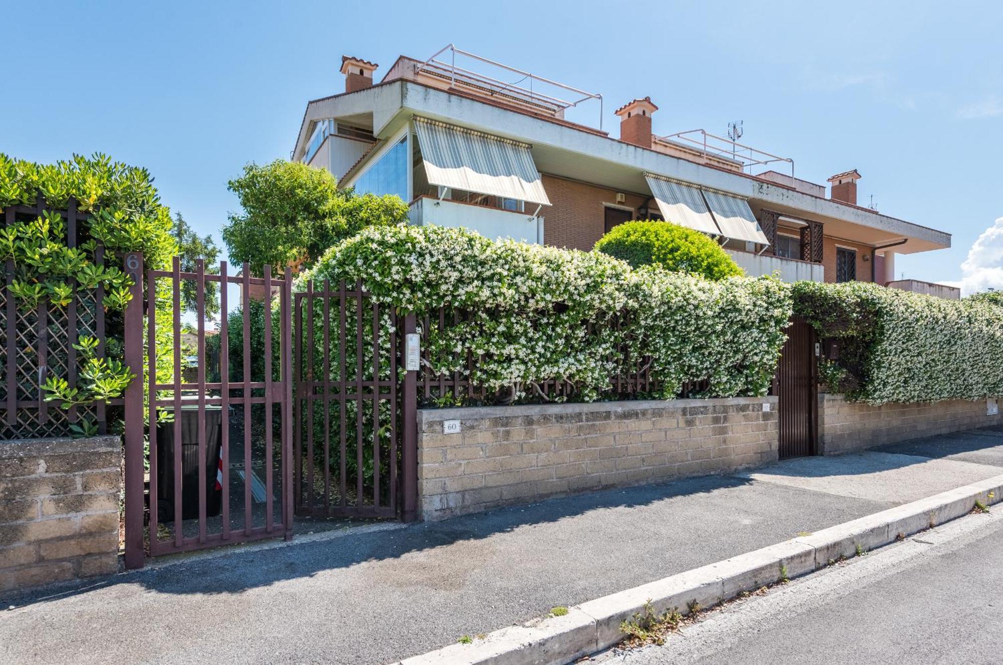 Travelershome Ciampino Suite Экстерьер фото