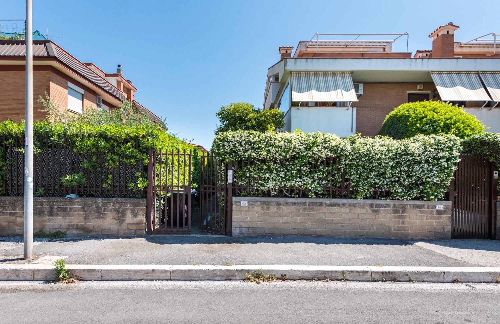 Travelershome Ciampino Suite Экстерьер фото