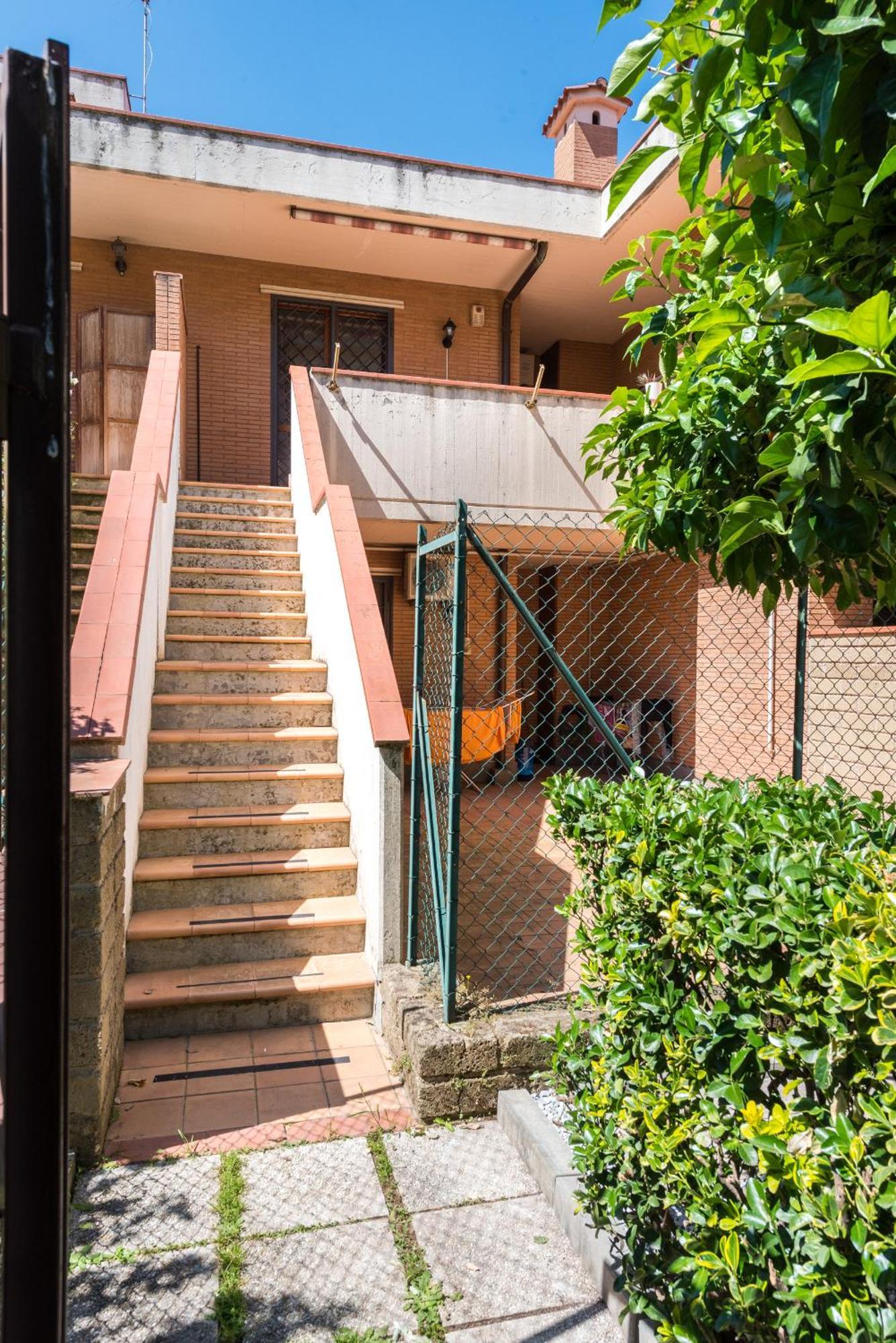 Travelershome Ciampino Suite Экстерьер фото