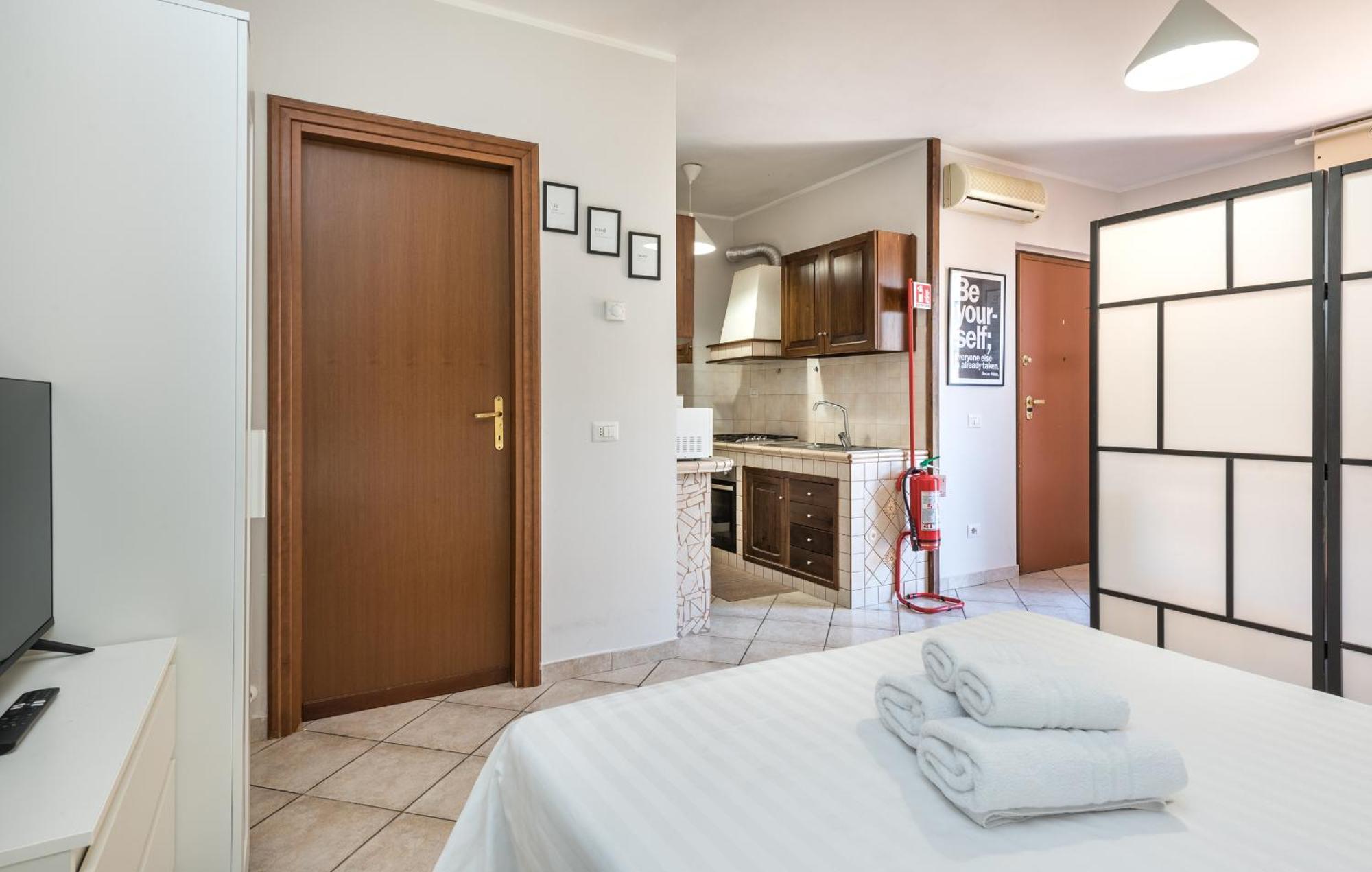 Travelershome Ciampino Suite Экстерьер фото